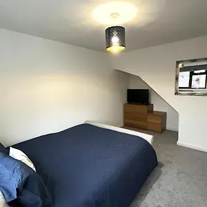 Holiday home Modern 2 Bedroom, 2 Bathroom With Parking, Stanley (West Yorkshire)